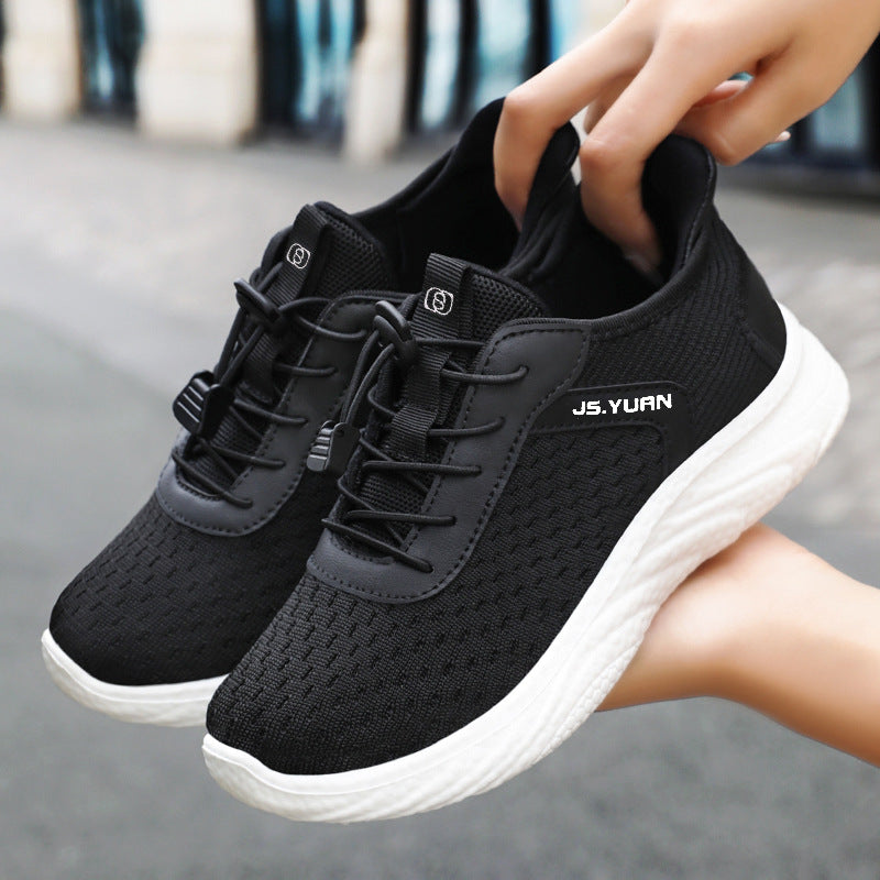 Women's lightweight knit sneakers with elastic sock entry, quick-lace closure and cushioned EVA midsole Mune Fashion