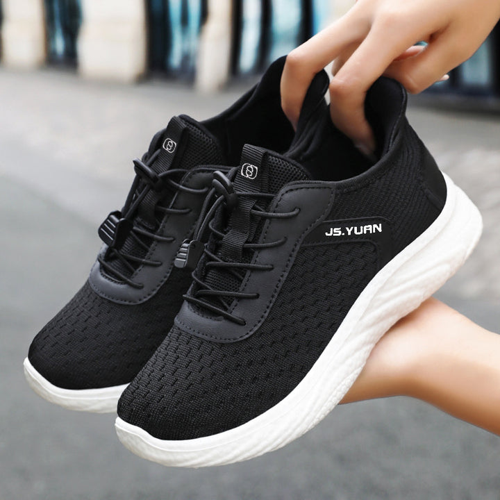 Women's lightweight knit sneakers with elastic sock entry, quick-lace closure and cushioned EVA midsole Mune Fashion