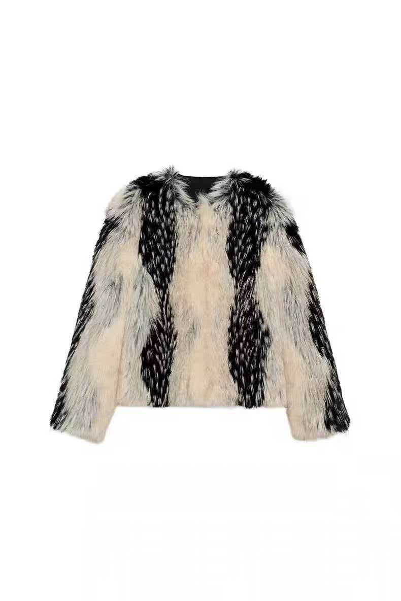 Women's cropped faux fur jacket with contrasting vertical trims and round neck Mune Fashion