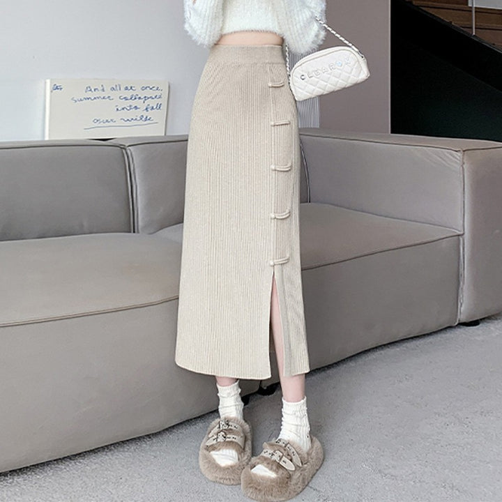 Ladies Elegant and sophisticated knitted skirt with side slit Mune Fashion