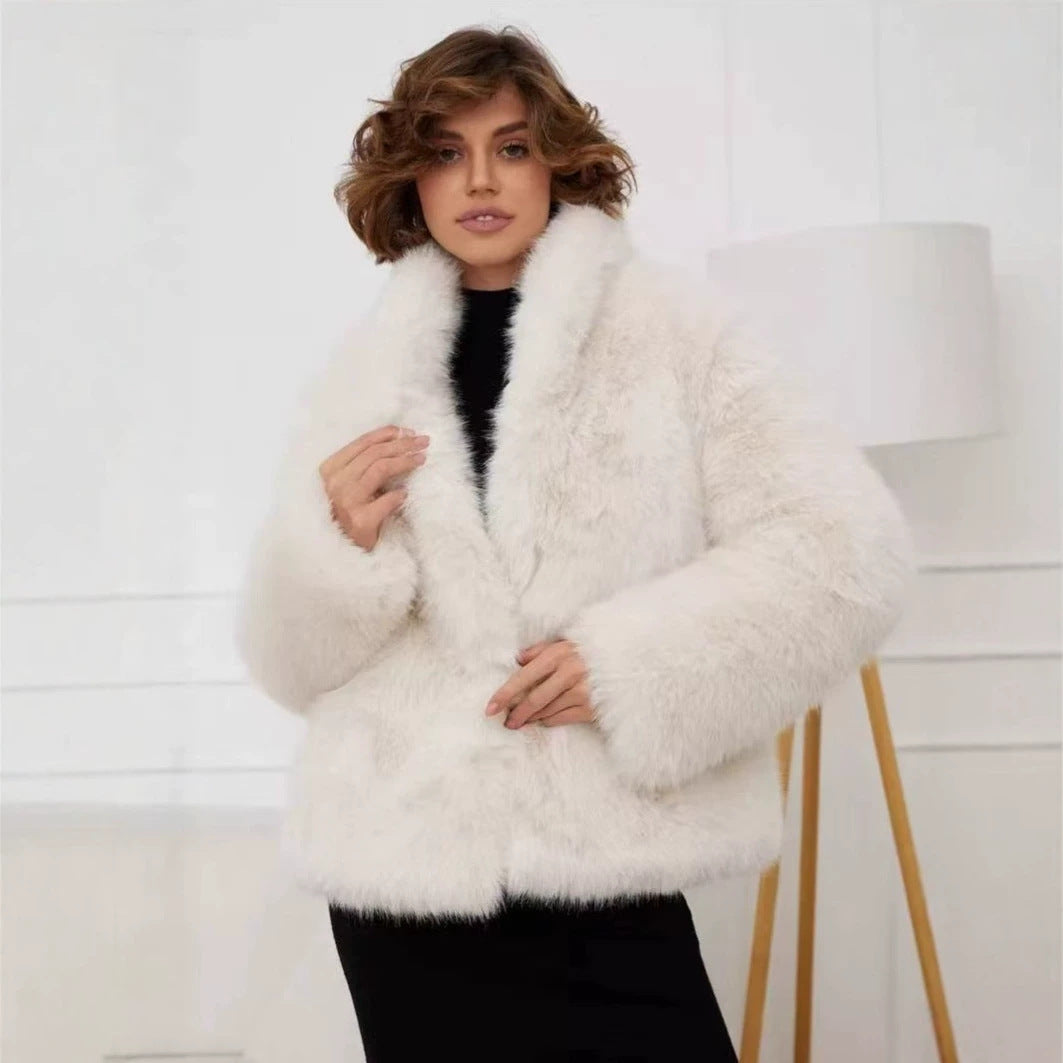 Women's short jacket made of high-pile faux fur with voluminous shawl collar Mune Fashion