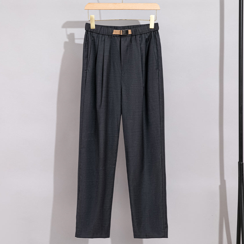 Ladies lightweight fabric trousers with elastic waistband, pleats and straight leg Mune Fashion