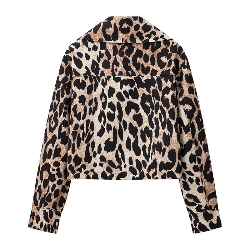 Women's Cropped Field Jacket in Leopard Pattern with Wide Lapels and Flap Pockets Mune Fashion