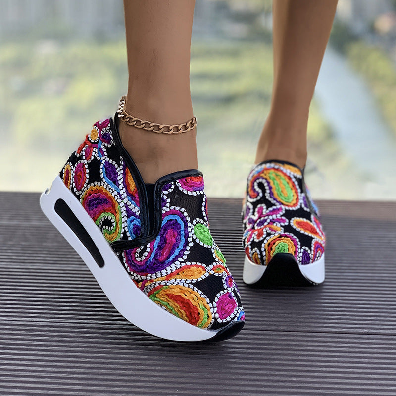 Women's fashionable Slip-On Sneakers with colorful embroidery design Mune Fashion