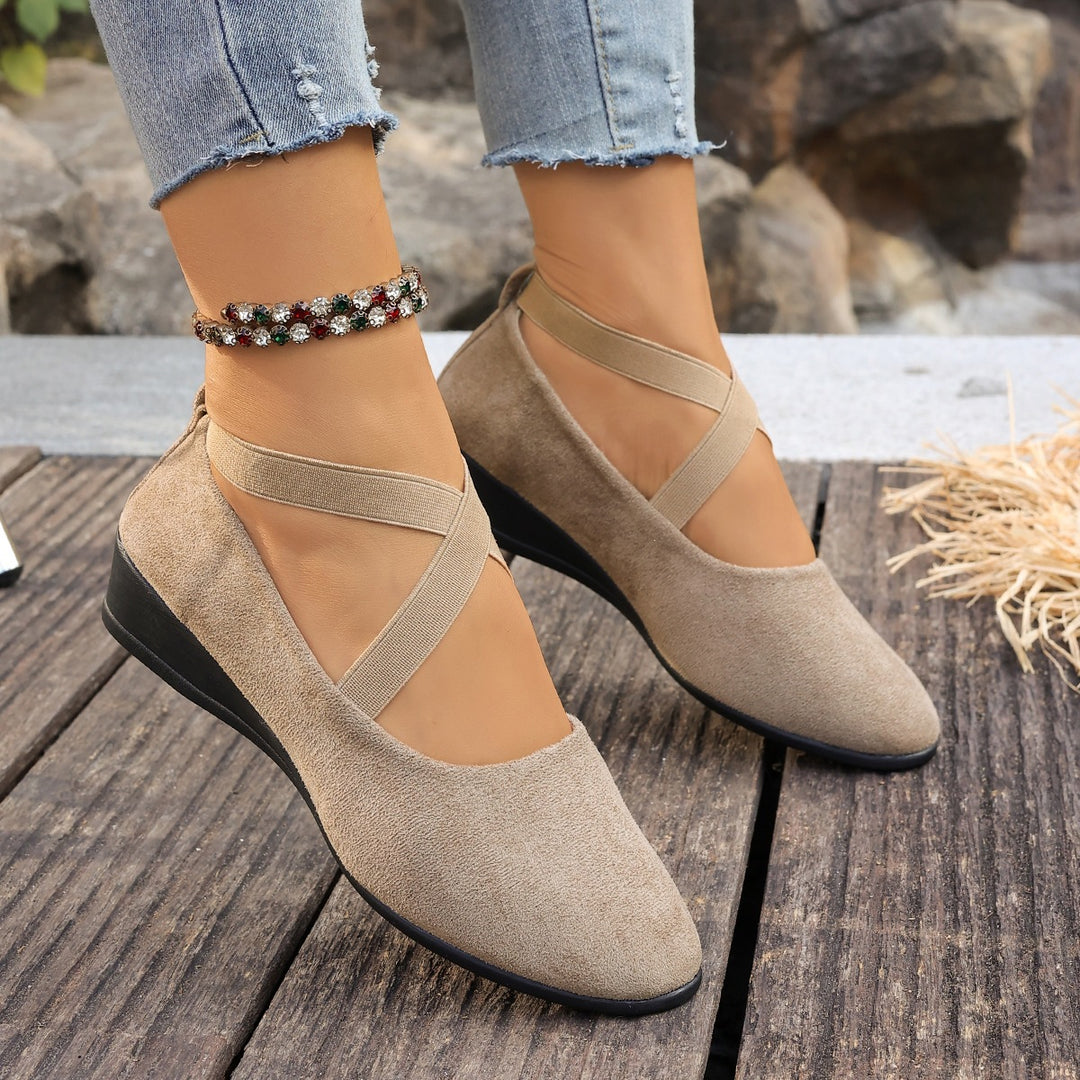 Women's Comfortable Mary Jane Ballet Flats made of Velour with adjustable buckle strap and padded insole Mune Fashion