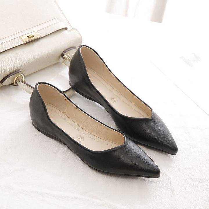 Ladies Elegant Ballet Flats made of high-quality leather with stylish V-neck Mune Fashion