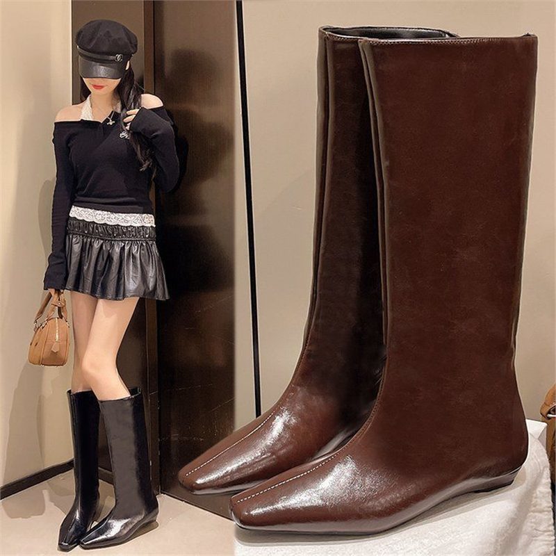 Women mid-cut suede boots with pointed toe shape and flat wedge sole Mune Fashion