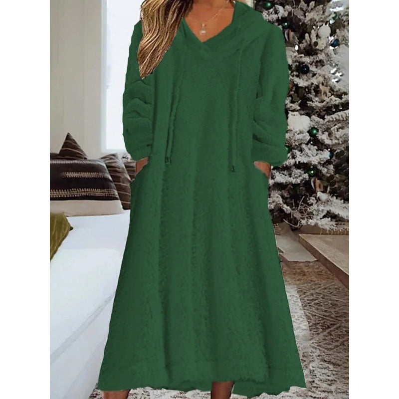 Ladies maxi dress made of teddy fleece with hood, V-neck and side pockets Mune Fashion