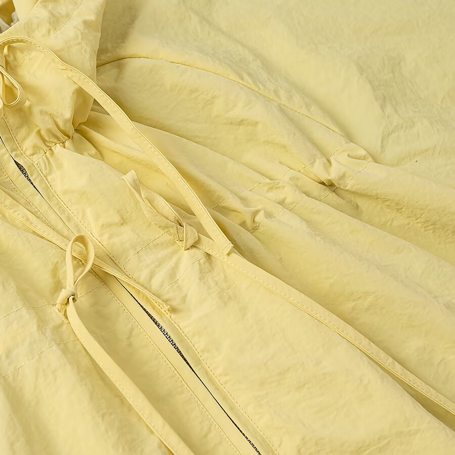 Women's Lightweight Hooded Windbreaker with Drawstring, Cropped Cut and Elastic Cuffs Mune Fashion
