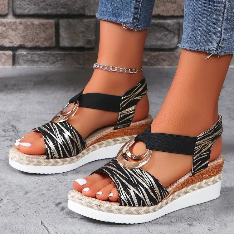 Damen Keil-Sandalen mit Metallic-Optik, dekorativem Ring und Elastik-Fersenriemen Mune Fashion