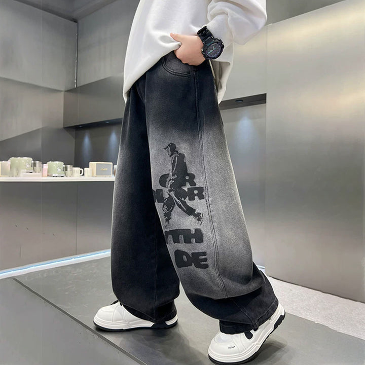 Men's wide-cut denim pants with stylish graphic print Mune Fashion