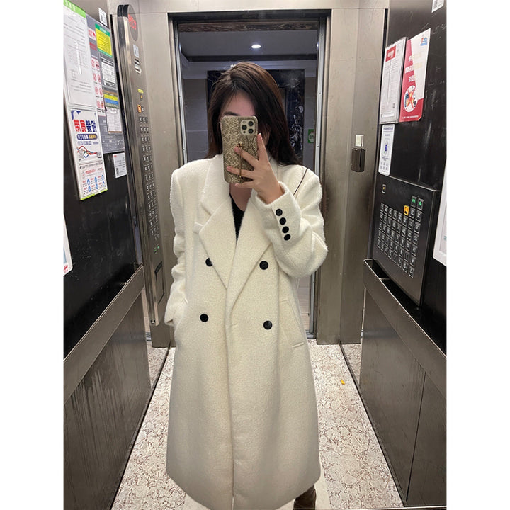Women's Double-Breasted Wool Blend Coat with Tailored Silhouette and Emphasized Shoulder Area Mune Fashion