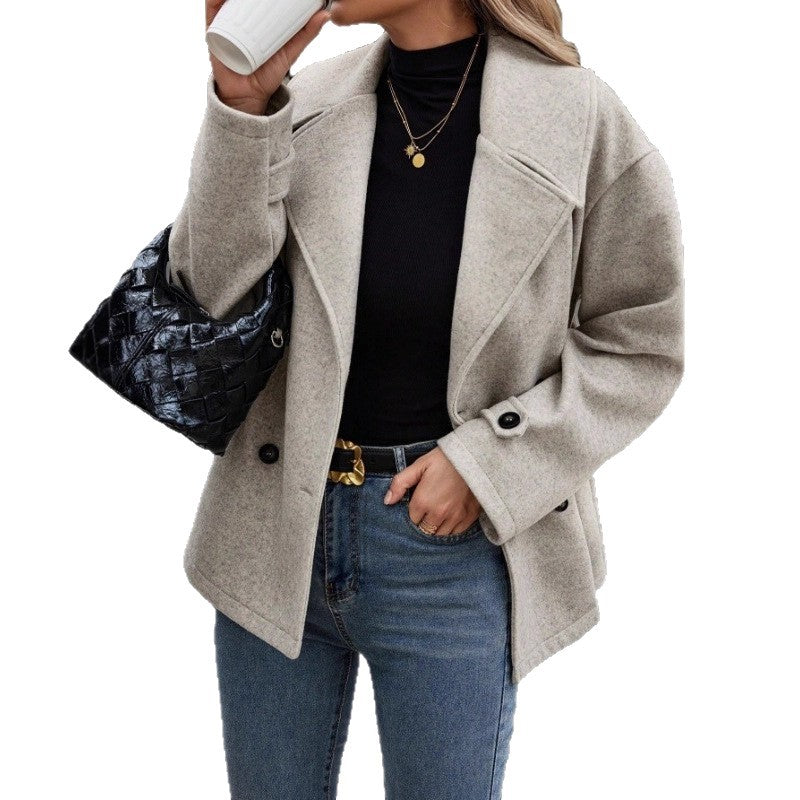 Women's Short Wool Coat with Oversized Cut and Reversed Collar Mune Fashion