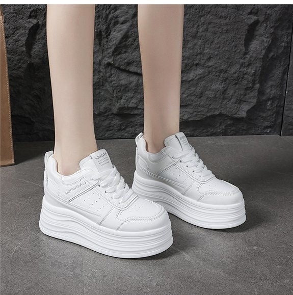 Women's Fashionable Platform Sneakers with Elegant Silhouette Mune Fashion