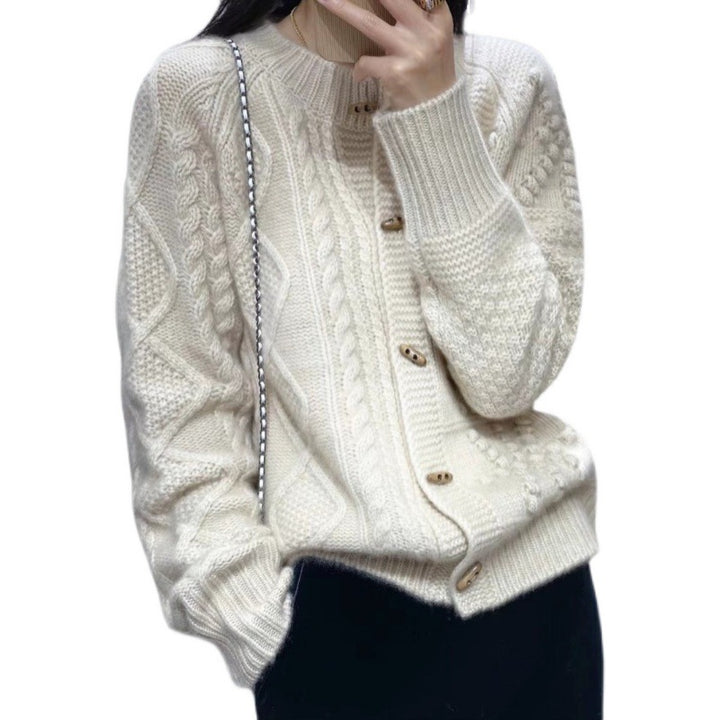 Women's knitted cardigan with cable pattern, boxy oversized fit and button placket Mune Fashion
