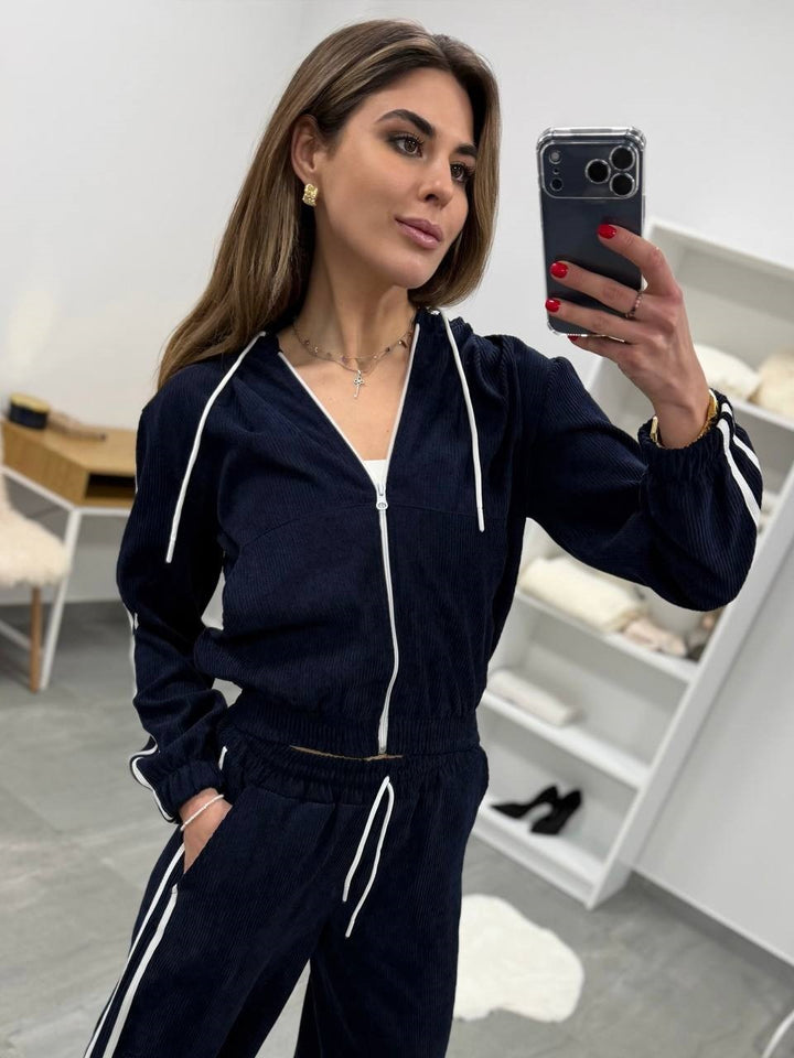 Women's corduroy jogging suit with hood, side contrast stripes, drawstring and elastic hem cuffs Mune Fashion