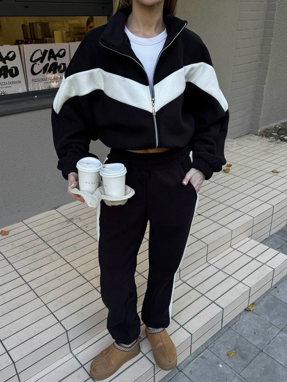 Women's Fleece Set Cropped Jacket with Zipper and Relaxed Jogging Pants Mune Fashion