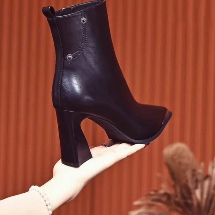 Women's Elegant Ankle Boots with Pointed Toe and Zipper Mune Fashion