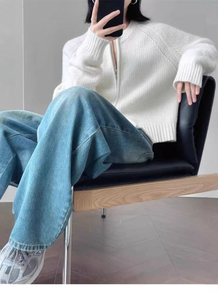 Women’s short jacket made of soft fine knit with a full-length zipper and ribbed hem Mune Fashion