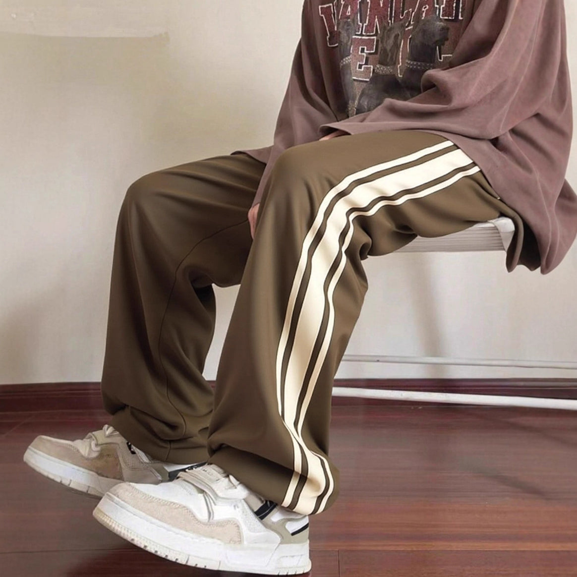 Men's loose training pants with elastic drawstring waistband, side contrast stripe & relaxed baggy fit Mune Fashion