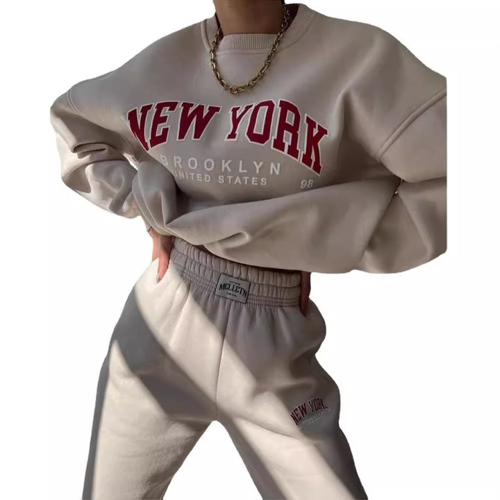 Women Oversized Lounge Set made of cotton fleece with college embroidery and relaxed joggers Mune Fashion