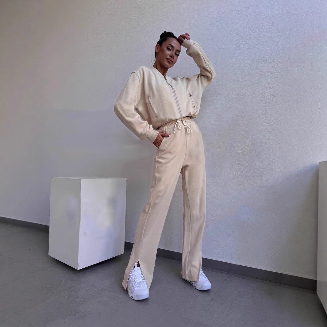 Women’s loungewear set with short zip jacket and high-waisted jogging pants with side split Mune Fashion