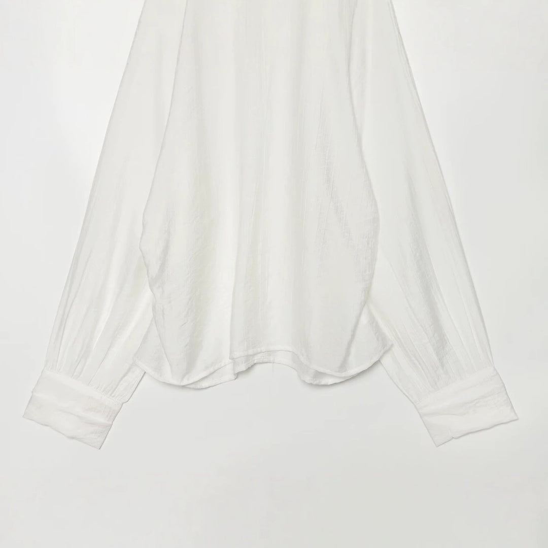 Women's oversized blouse with balloon sleeves, round neckline and soft viscose quality Mune Fashion