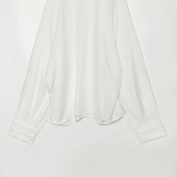 Women's oversized blouse with balloon sleeves, round neckline and soft viscose quality Mune Fashion