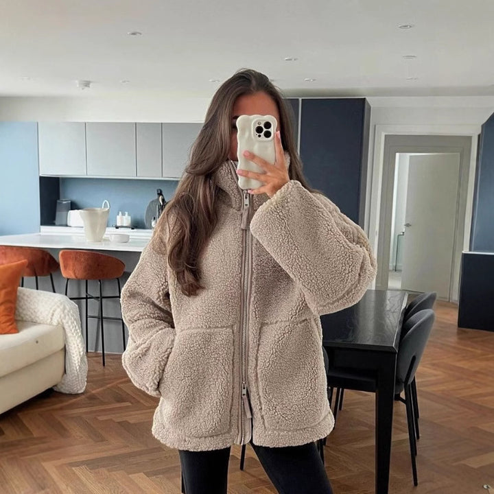 Women's oversized Sherpa outdoor jacket with two-way zip, high stand-up collar and concealed slit pockets Mune Fashion