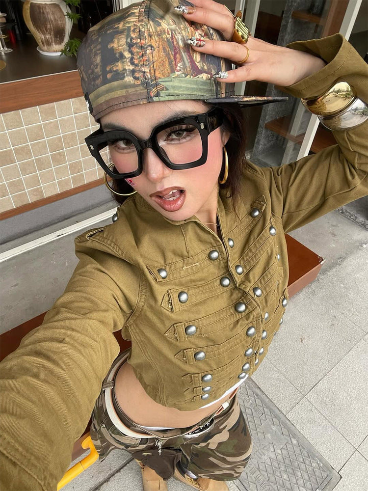 Women short-cut military-inspired cargo jacket with decorative button placket Mune Fashion