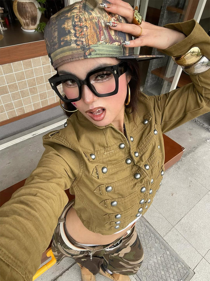Women short-cut military-inspired cargo jacket with decorative button placket Mune Fashion