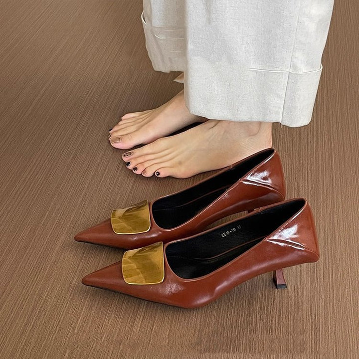 Women's pointed patent pumps with low kitten heel and decorative metal application Mune Fashion