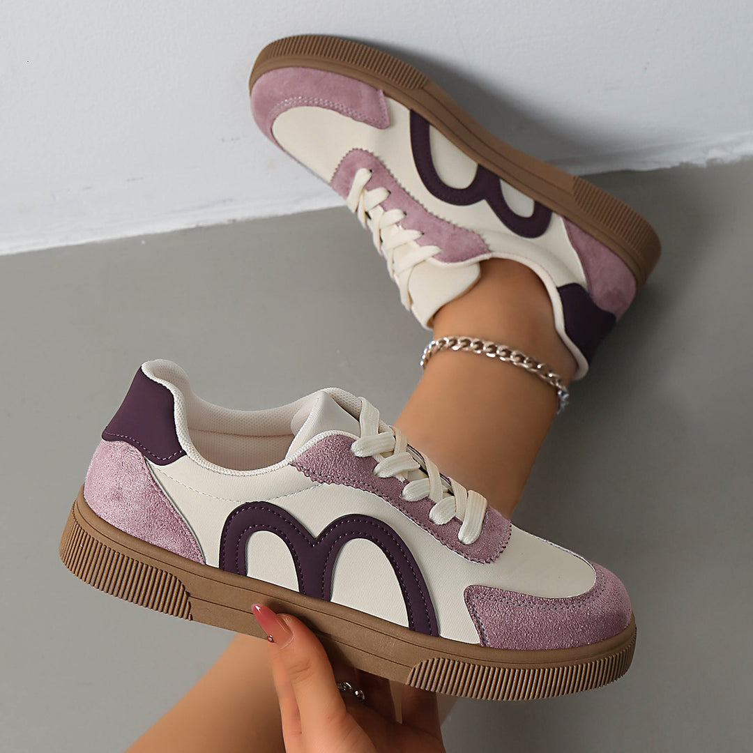 Women's retro sneaker with velour overlays, curved side application and profiled rubber sole Mune Fashion