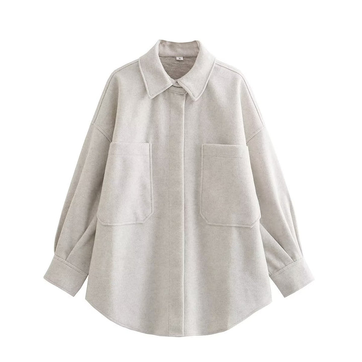 Women's casual shirt jacket in oversized cut with large patch pockets and rounded hem Mune Fashion