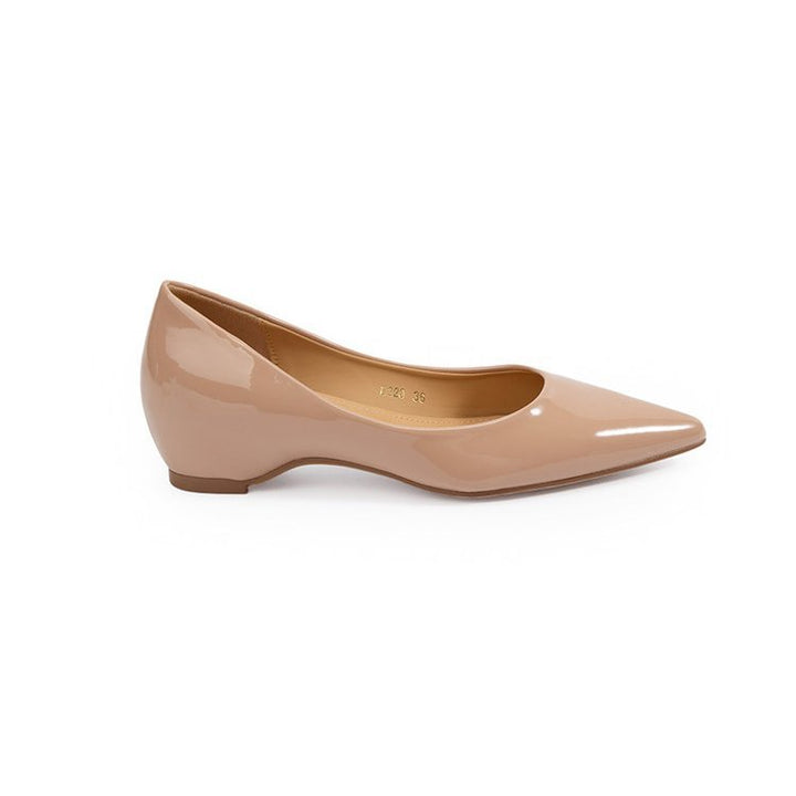 Ladies Minimalist pointed ballerina pumps with small wedge heel and ergonomic footbed Mune Fashion