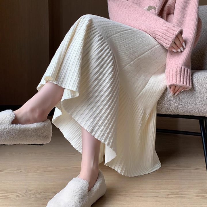 Women's Pleated Midi Skirt made of soft material Mune Fashion