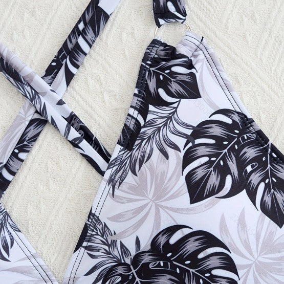 Women's tankini set with floral top and classic bikini bottom Mune Fashion