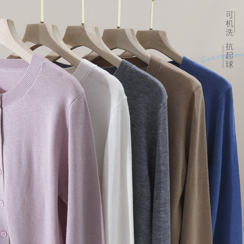 Women's lightweight fine-knit cardigan with round neckline, tailored fit & extended cuffs Mune Fashion