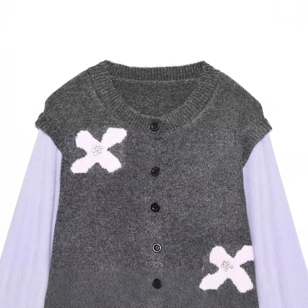 Women's knitted cardigan with decorative flower appliqué and contrast sleeves Mune Fashion