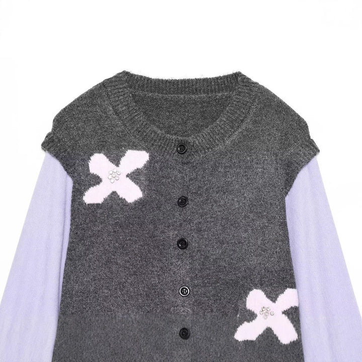 Women's knitted cardigan with decorative flower appliqué and contrast sleeves Mune Fashion
