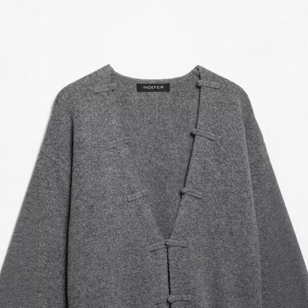 Women's chunky knitted cardigan with button closures and boxy silhouette Mune Fashion