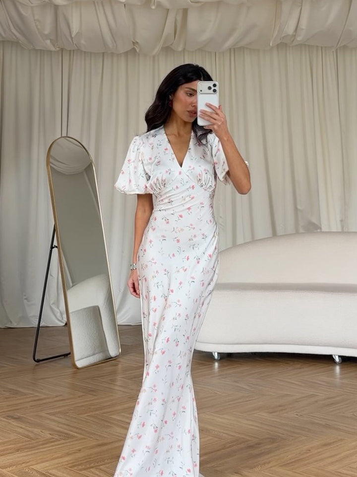 Women's maxi dress with floral satin look, fitted silhouette and short puff sleeves Mune Fashion