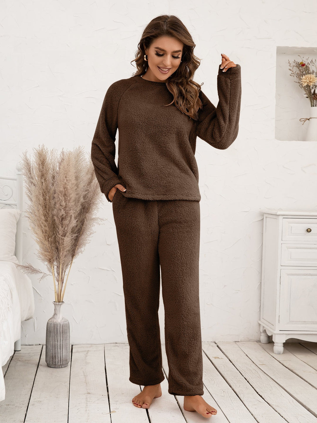 Women Cozy Fleece Pajama Set with Long Sleeves and Comfortable Pants Mune
