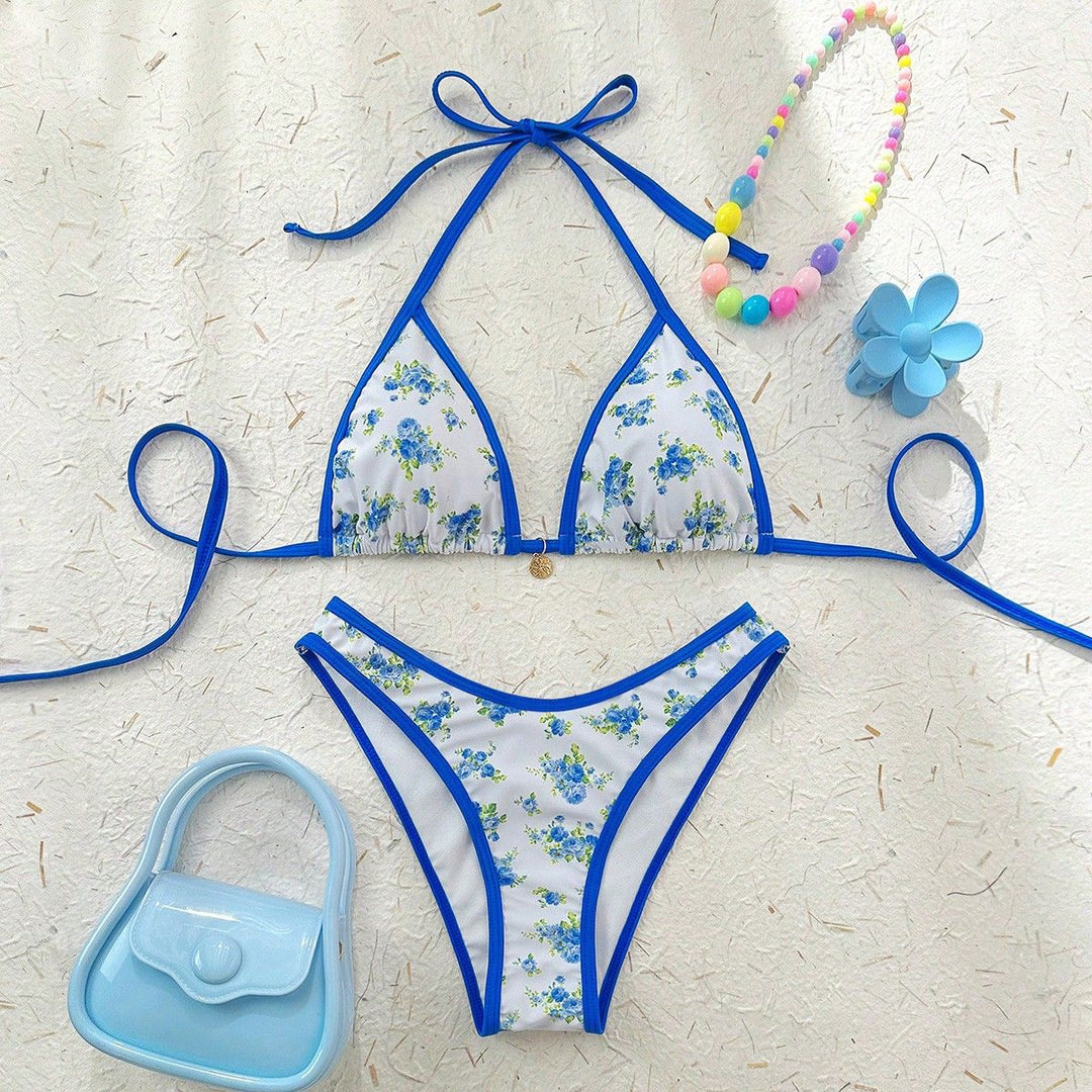 Women's triangle bikini with playful floral pattern and adjustable straps Mune Fashion