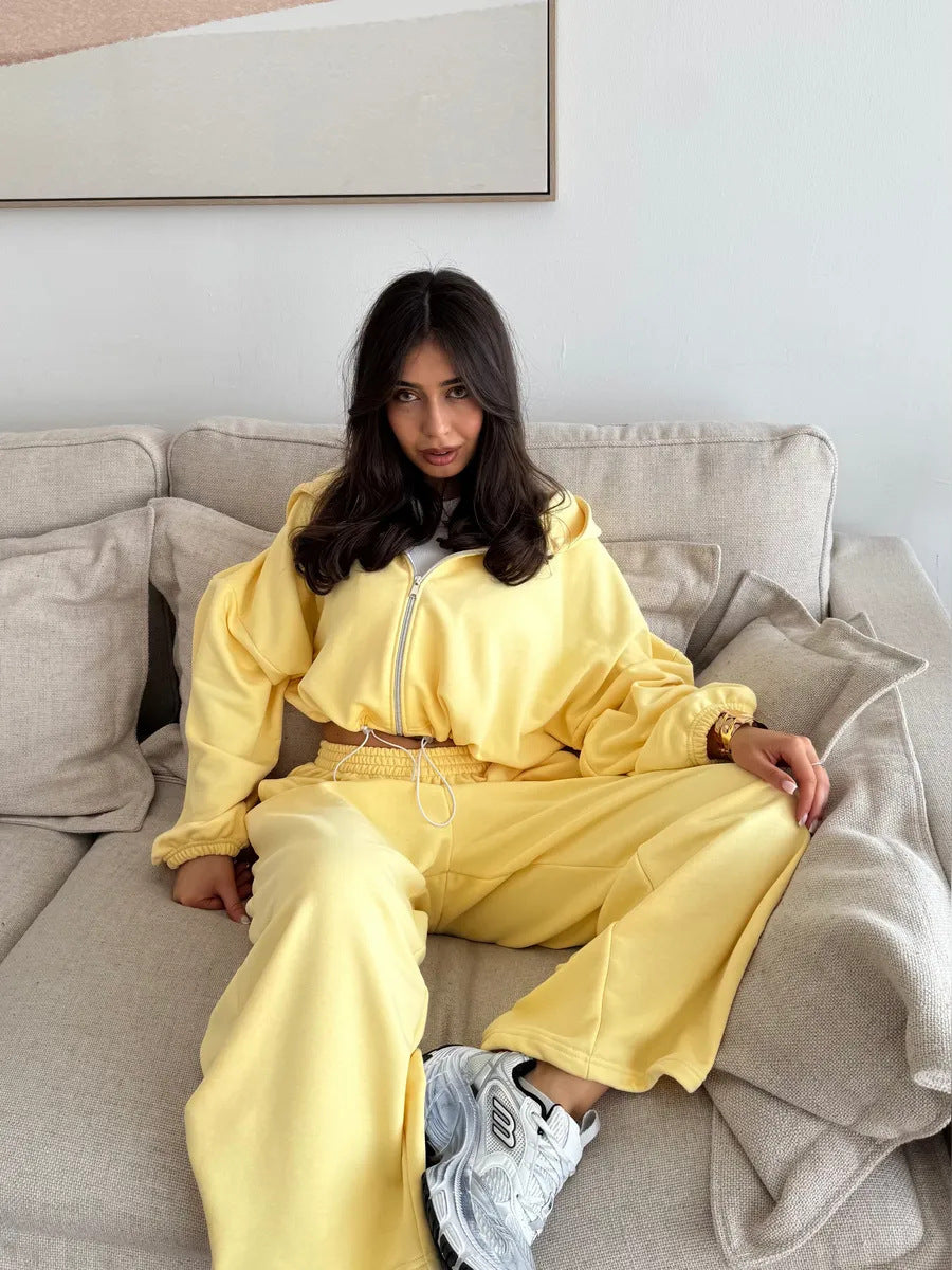 Women's short hoodie lounge set with oversized sleeves and wide jogger pants cut Mune Fashion