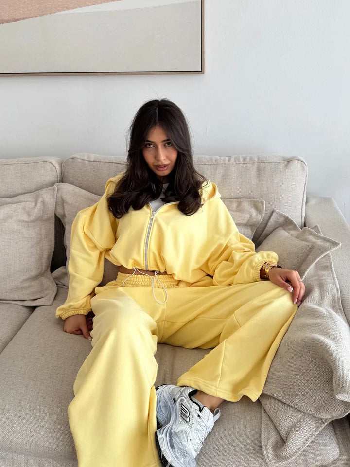 Women's short hoodie lounge set with oversized sleeves and wide jogger pants cut Mune Fashion