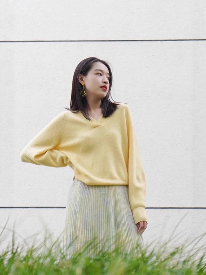 Women Loose V-Neck Sweater made of fine ribbed knit with dropped shoulder Mune Fashion