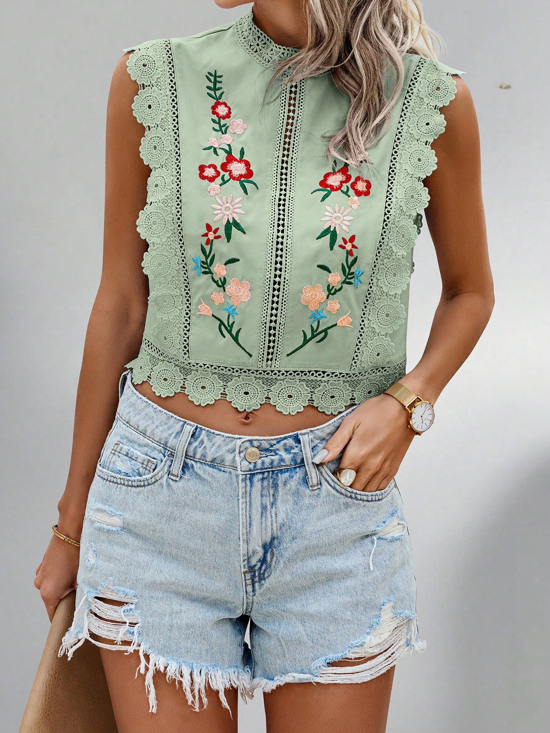 Women Embroidered Lace Cropped Top with Stand-Up Collar and Crochet Edges Mune Fashion
