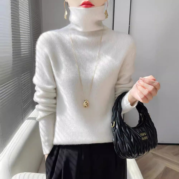 Women's short-cut turtleneck sweater made of soft cashmere blend with slim silhouette Mune Fashion