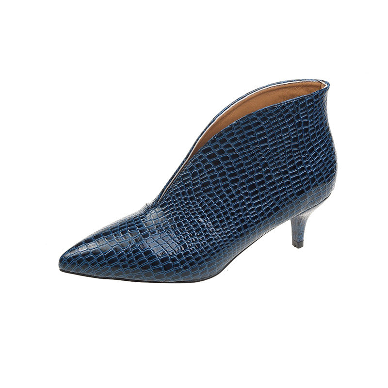Women's pointed ankle boots with crocodile embossing and low kitten heel Mune Fashion